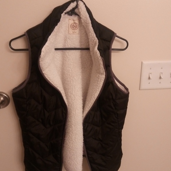 Vest - Picture 2 of 3